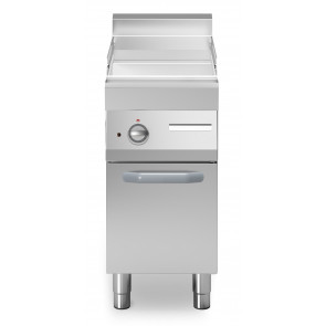 Electric fry top Chromed smooth plate MDLR Cabinet with door Model F7040FTECLP