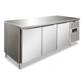 Ventilated refrigerated counter Model SNACK3100TNF Three doors