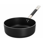 Casseruola bassa in Alluminio antiaderente con un manico Per cucine ad induzione Spessore 5 cm  Dimensioni ø cm. 20 x 7h Superficie induzione  ø cm. 14,5 Capacità lt. 2,5 Modello 840-520